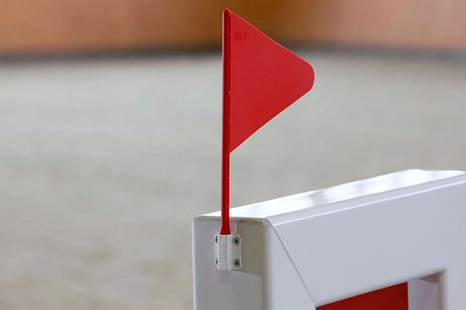 Hindernisfahne mit Halter rot / weiss